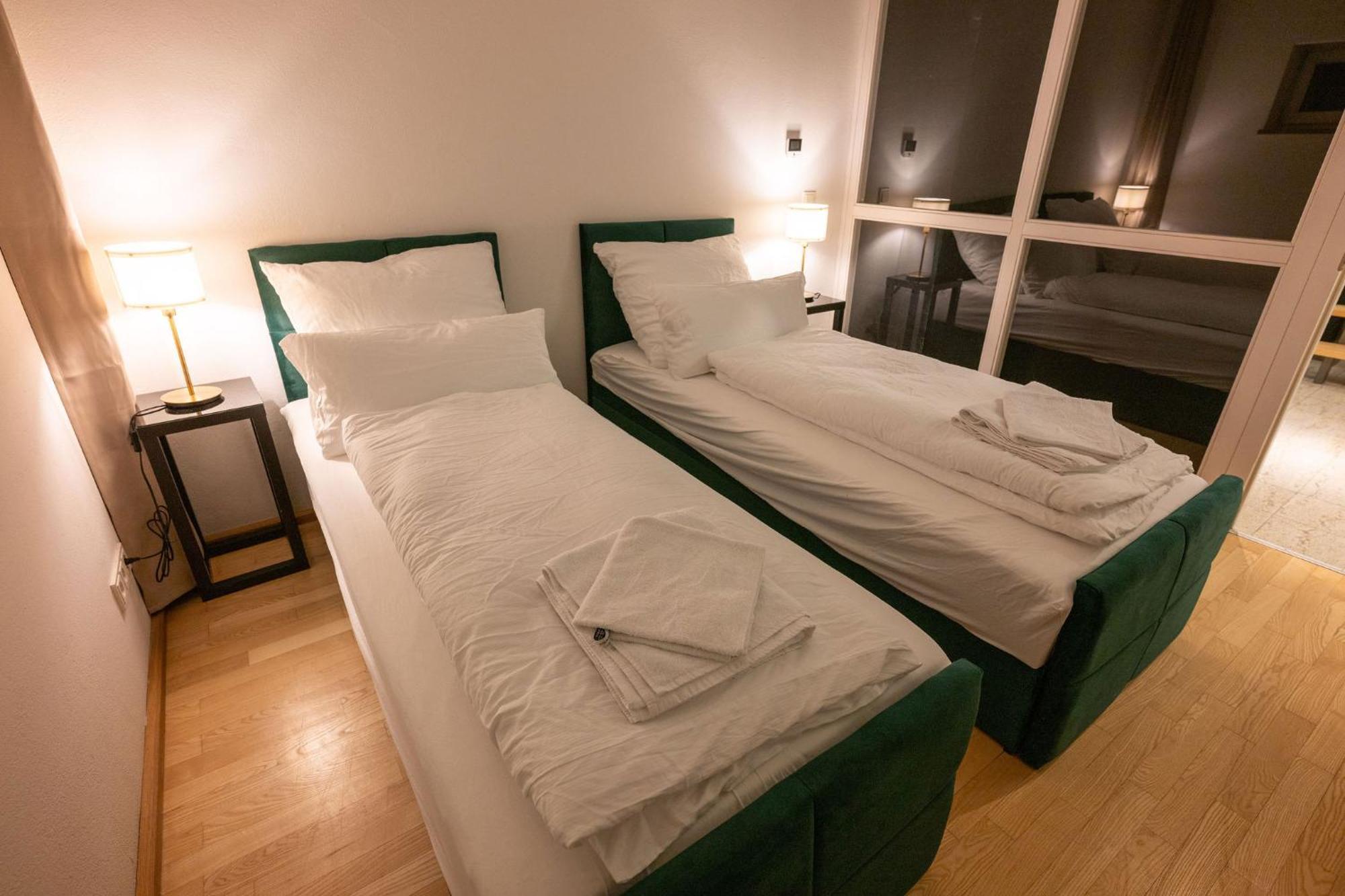 Large 150 Qm In Centrally Located 1 To 15 Guests Apartment München