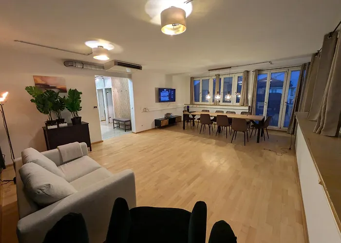 Munich Large Apartment 150 Qm In Top Centrally Located 1 To 15 Guests