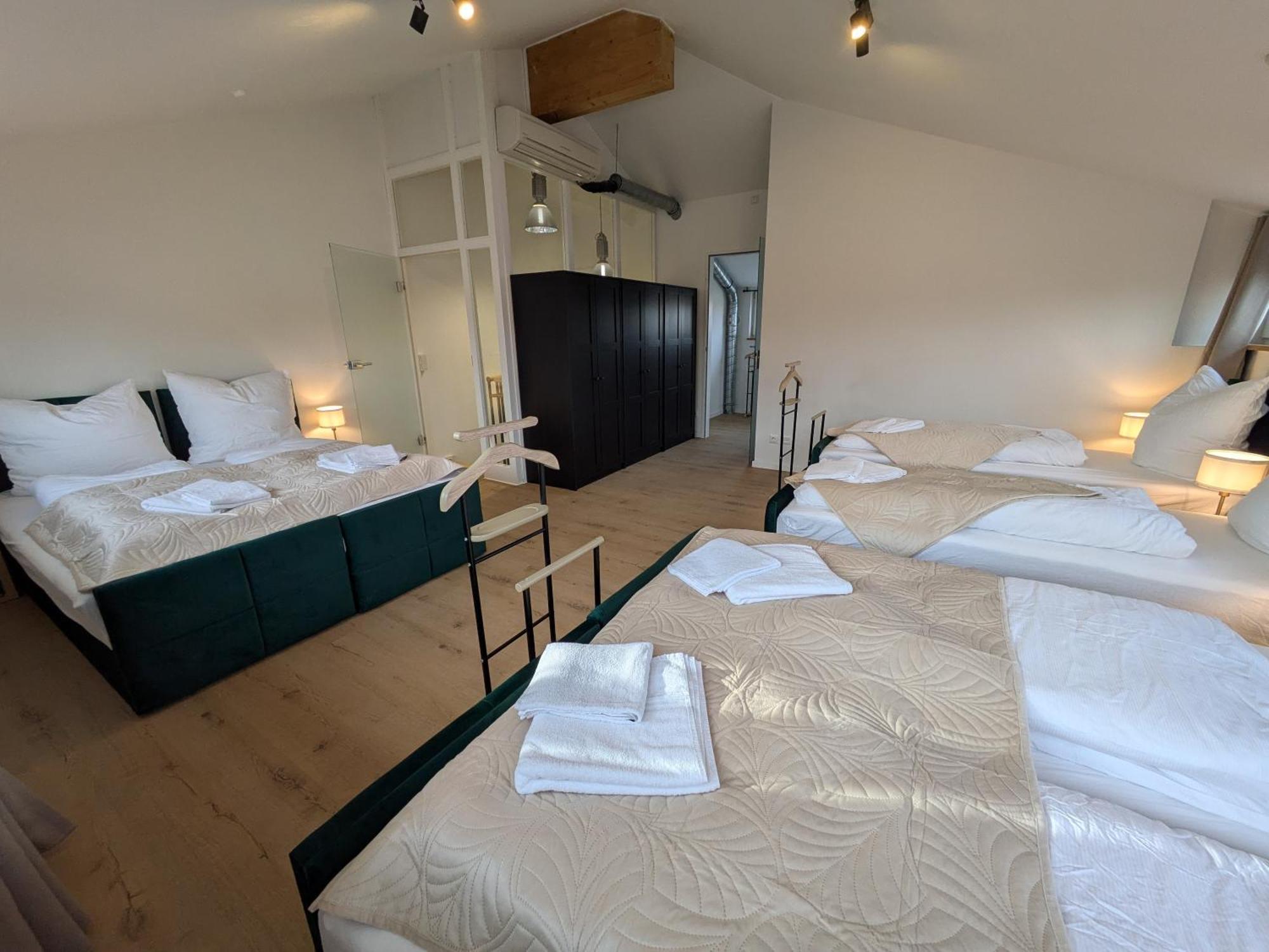 Large 150 Qm In Centrally Located 1 To 15 Guests * Munich