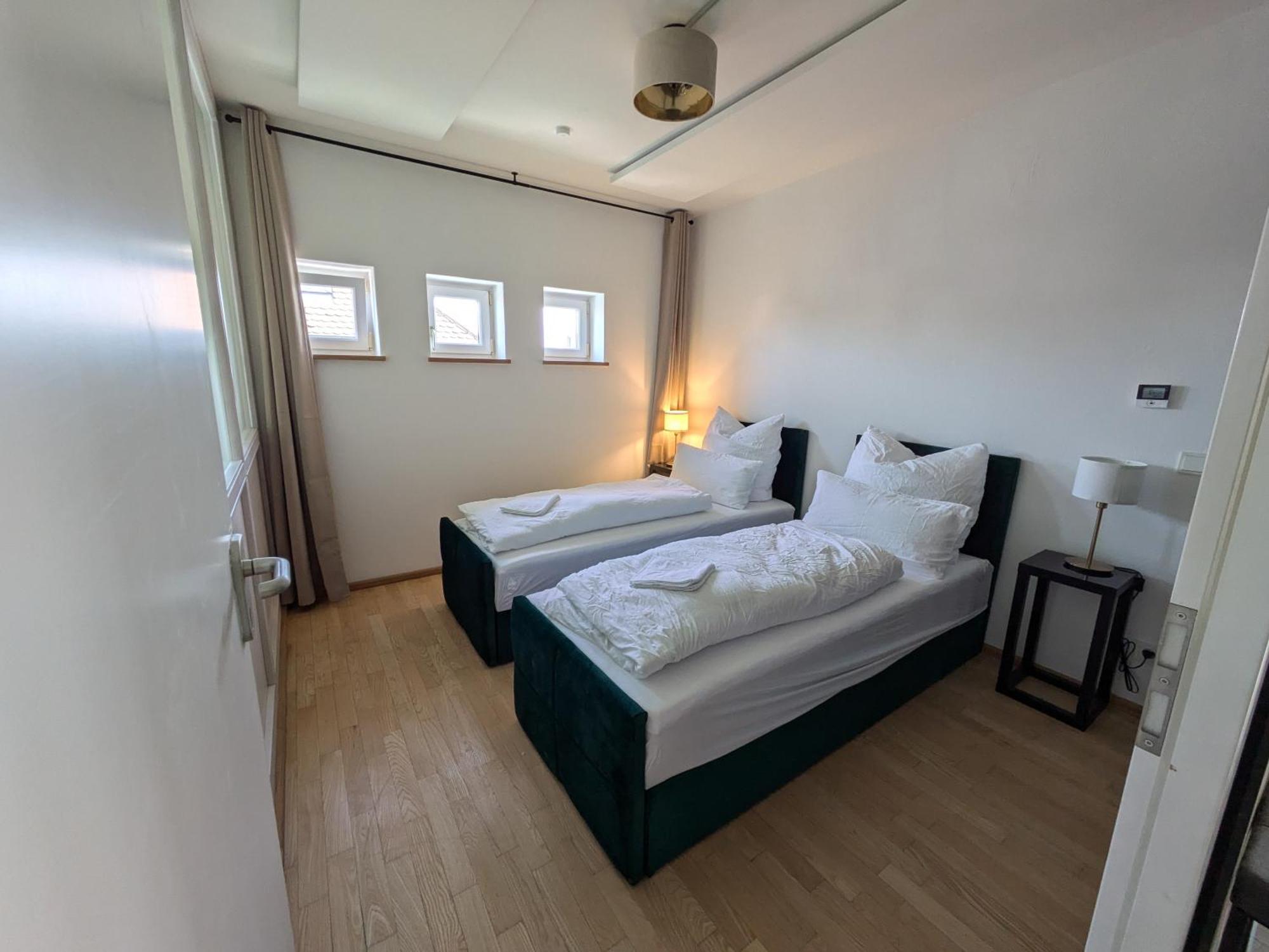 Large 150 Qm In Centrally Located 1 To 15 Guests Munich