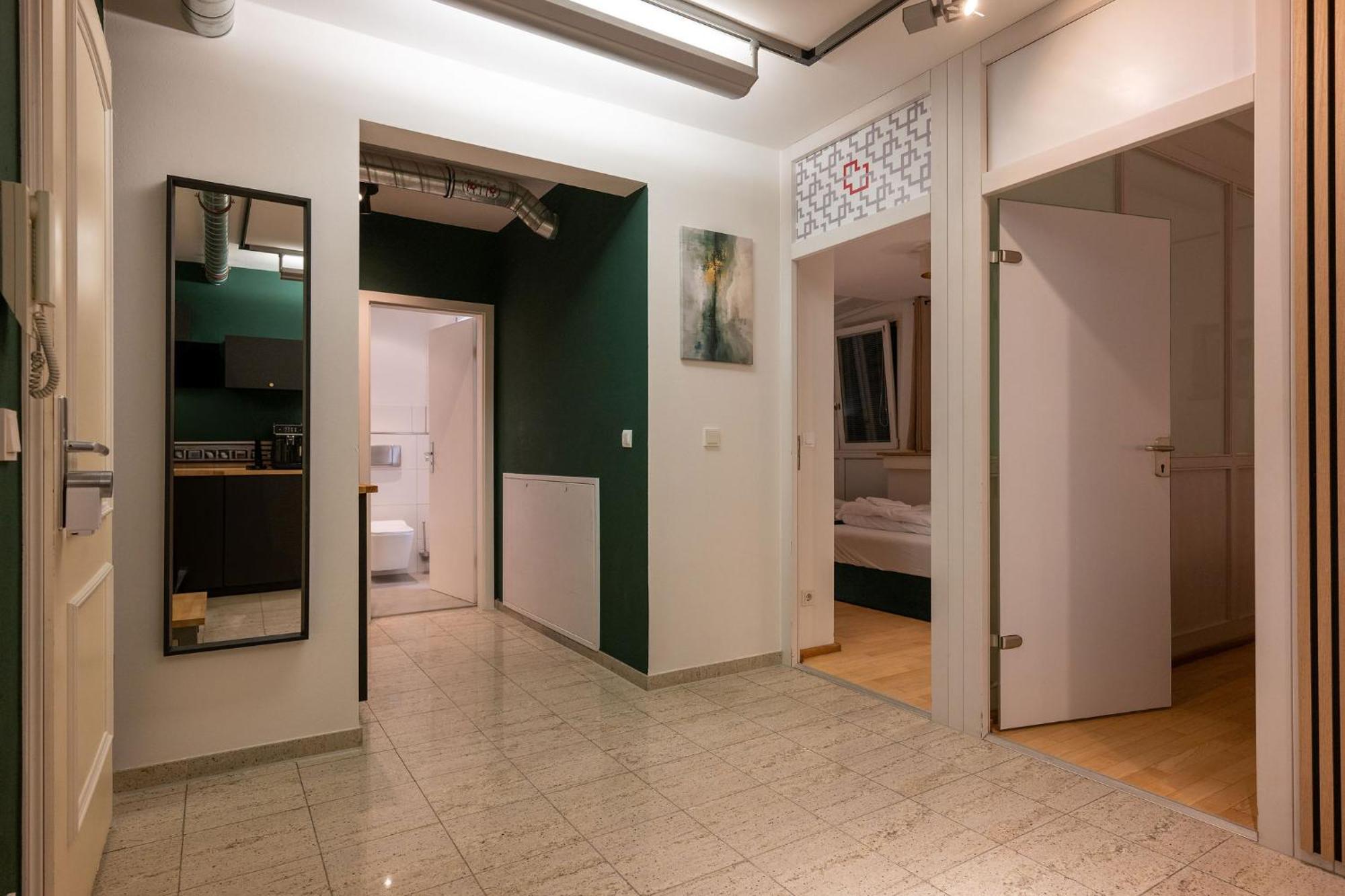 Large 150 Qm In Centrally Located 1 To 15 Guests * Munich
