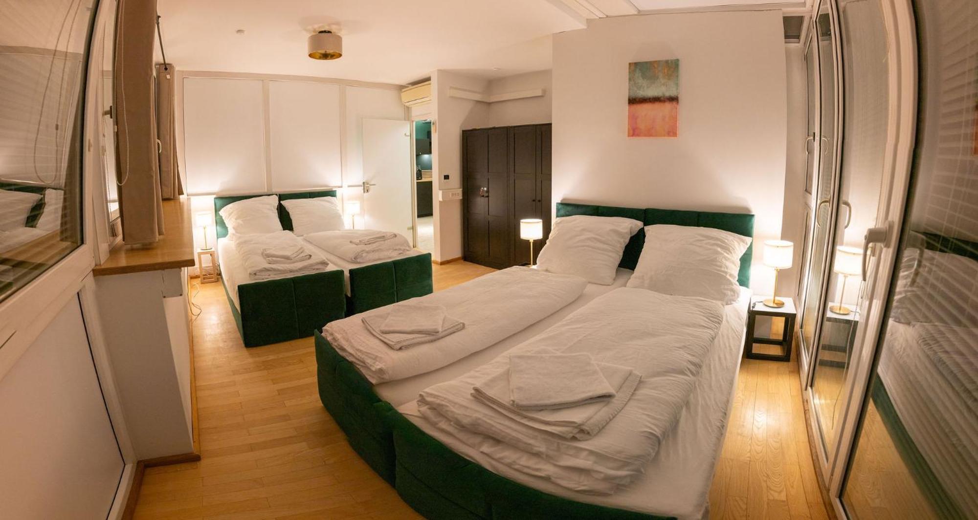 Apartment Large 150 Qm In Centrally Located 1 To 15 Guests