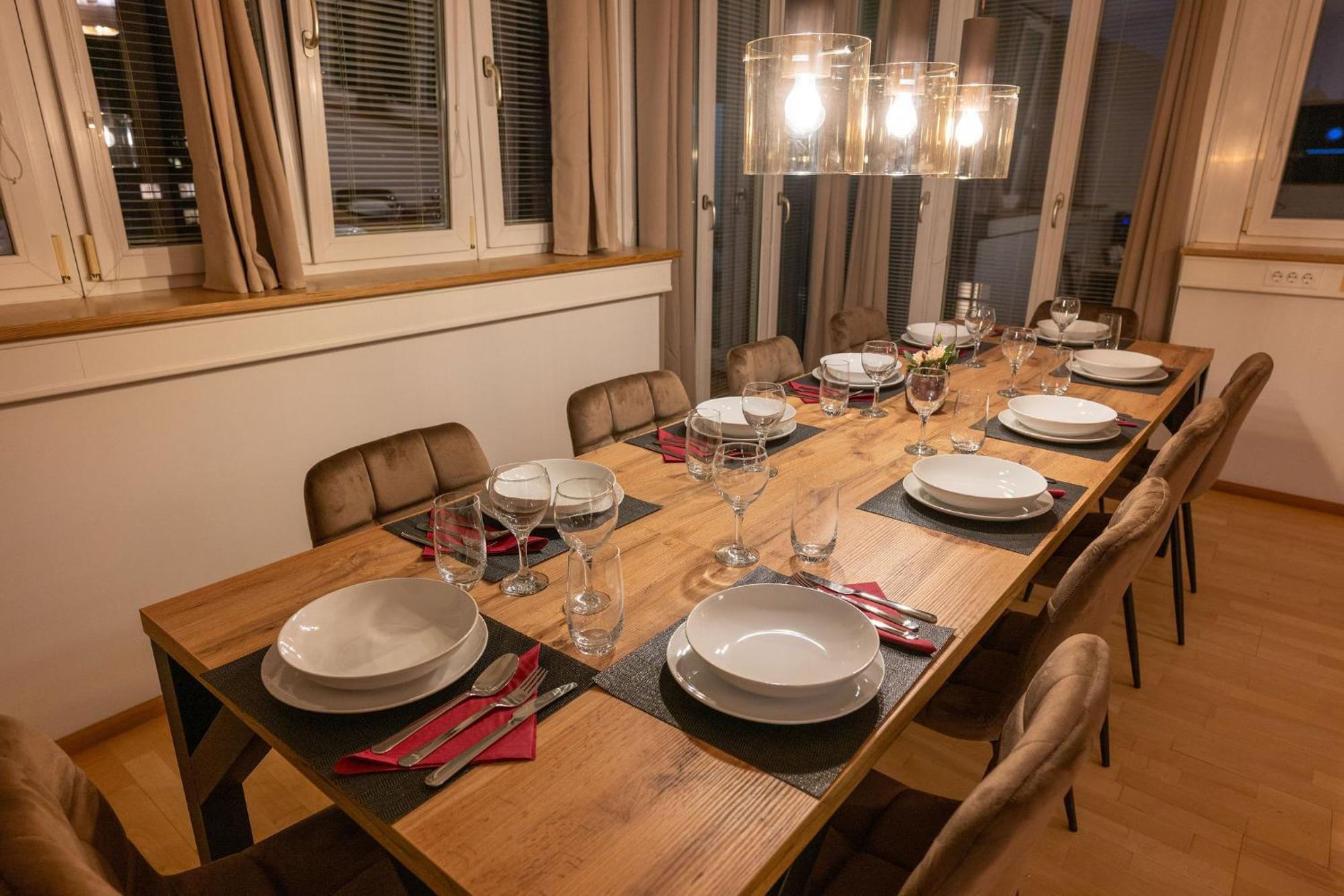 Apartment Large 150 Qm In Centrally Located 1 To 15 Guests Munich