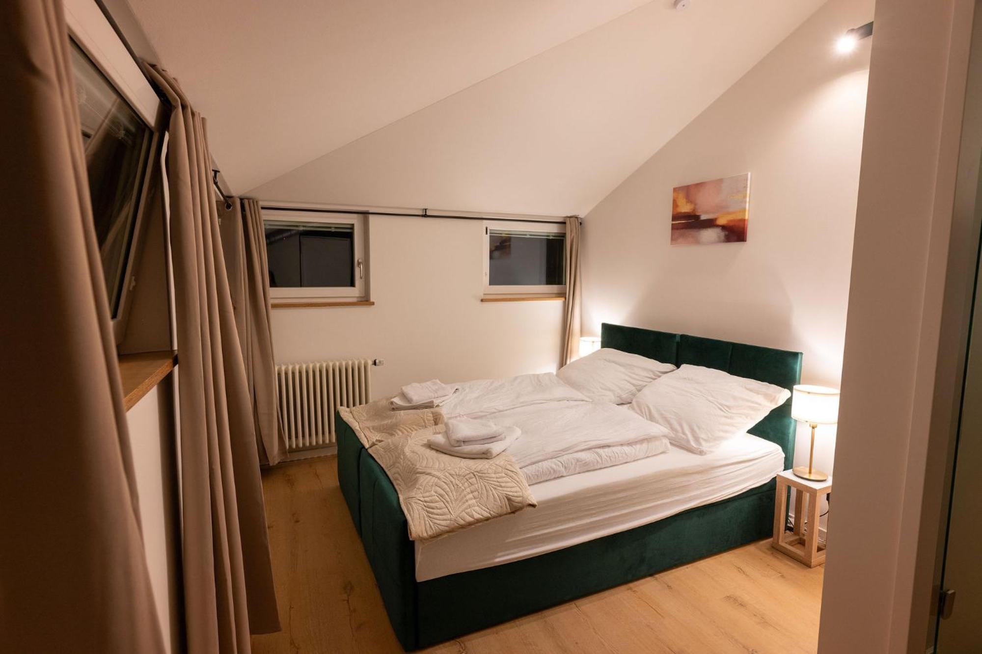 Large 150 Qm In Centrally Located 1 To 15 Guests Munich