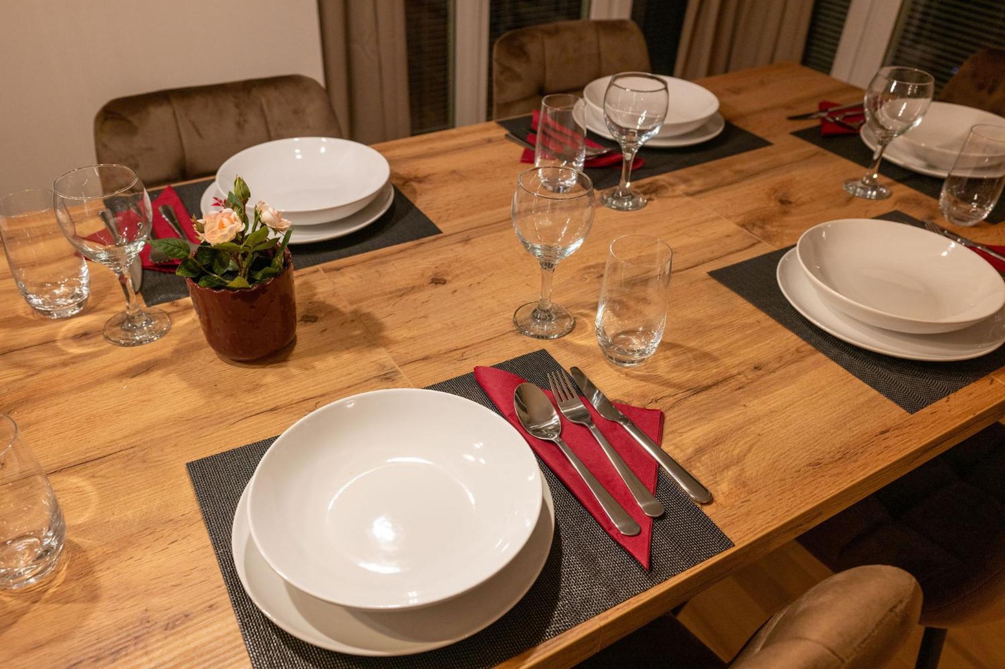 Apartment Large 150 Qm In Centrally Located 1 To 15 Guests *