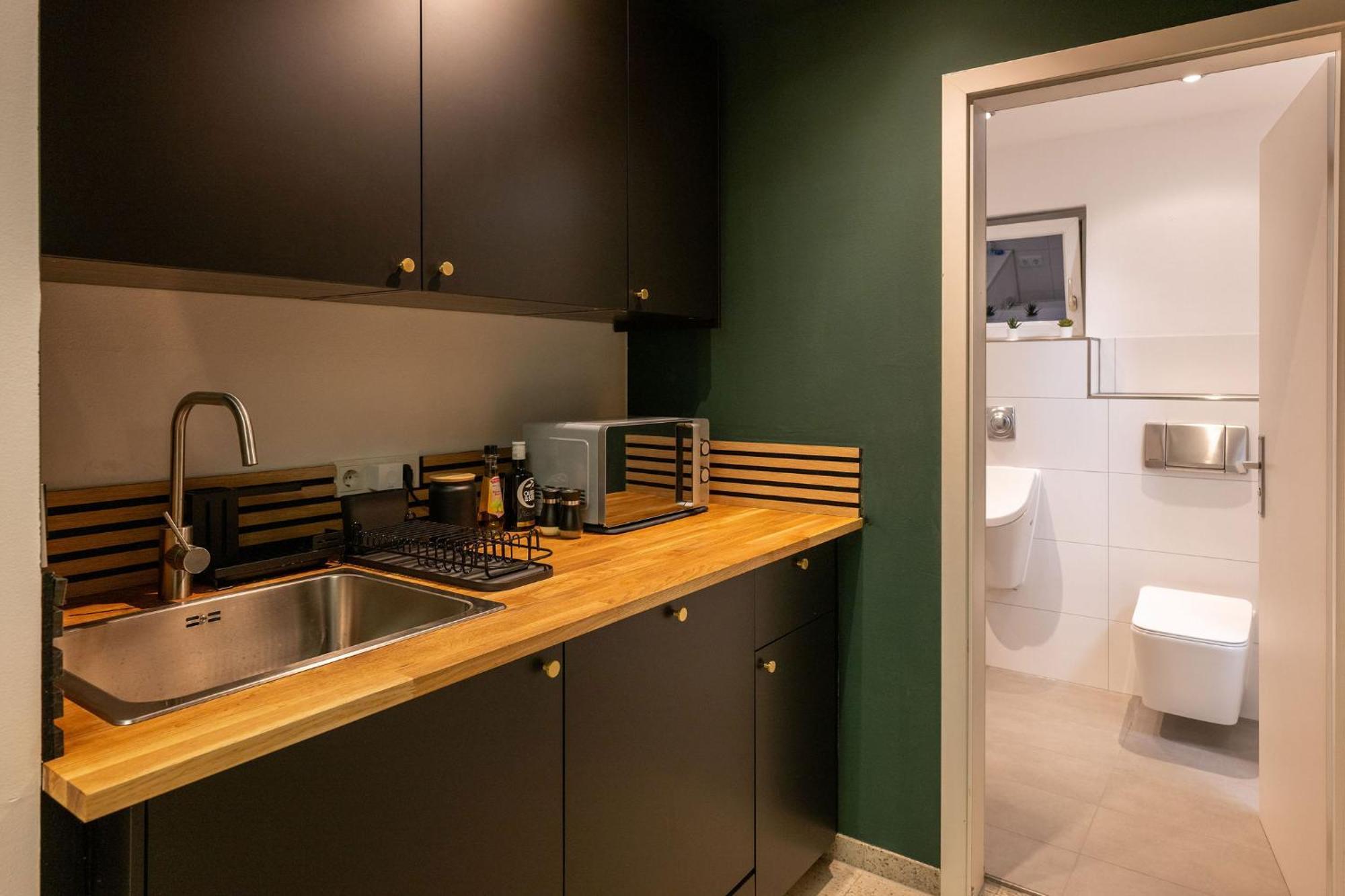 Apartment Large 150 Qm In Centrally Located 1 To 15 Guests Munich