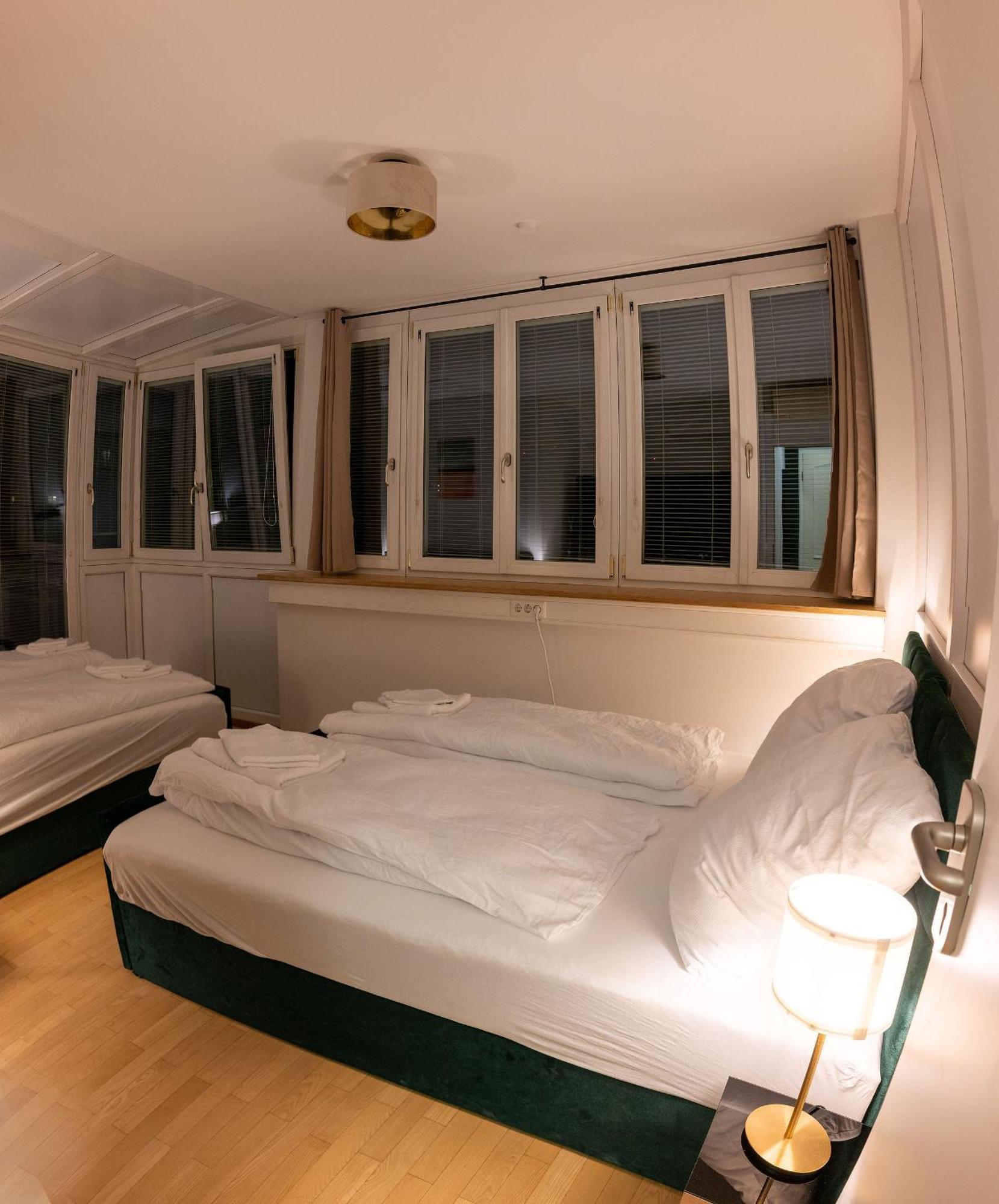Large 150 Qm In Centrally Located 1 To 15 Guests Apartment Munich