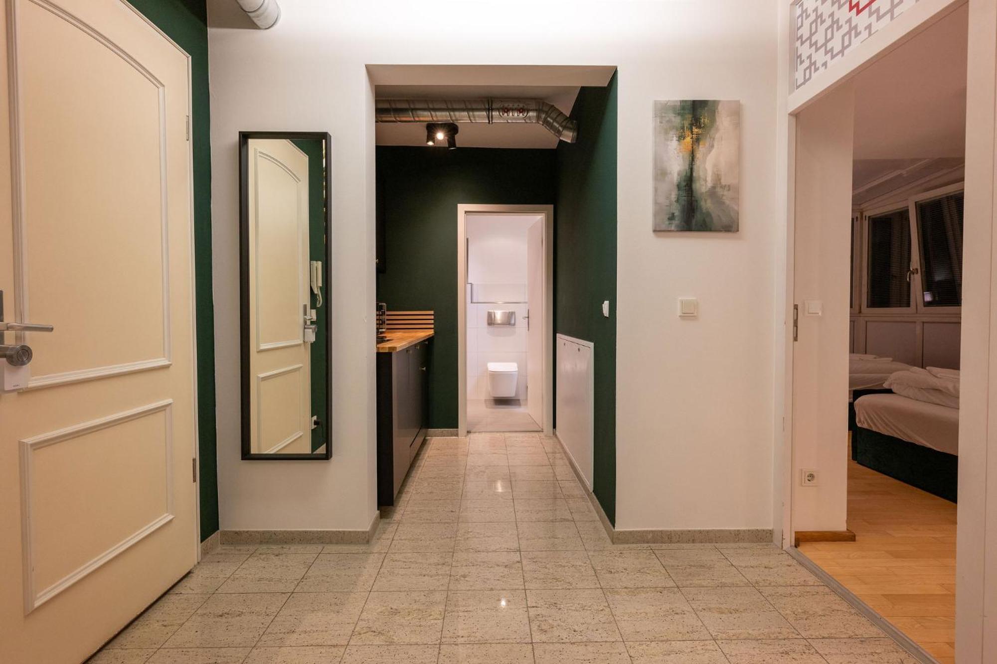 Large 150 Qm In Centrally Located 1 To 15 Guests Munich