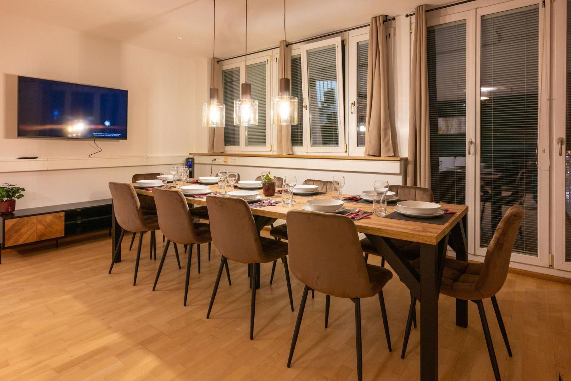 Large 150 Qm In Centrally Located 1 To 15 Guests Apartment Munich